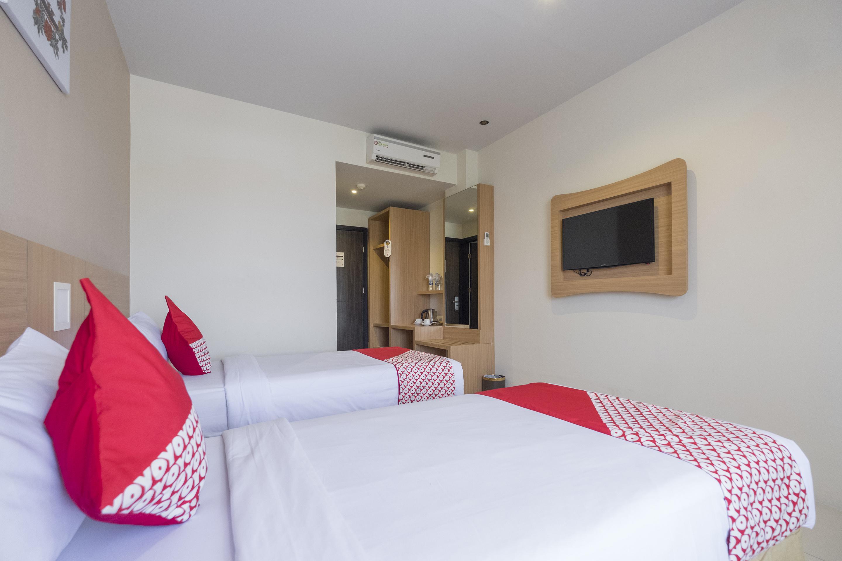 Collection O 1279 Hotel Grand Celino Makassar Exterior photo