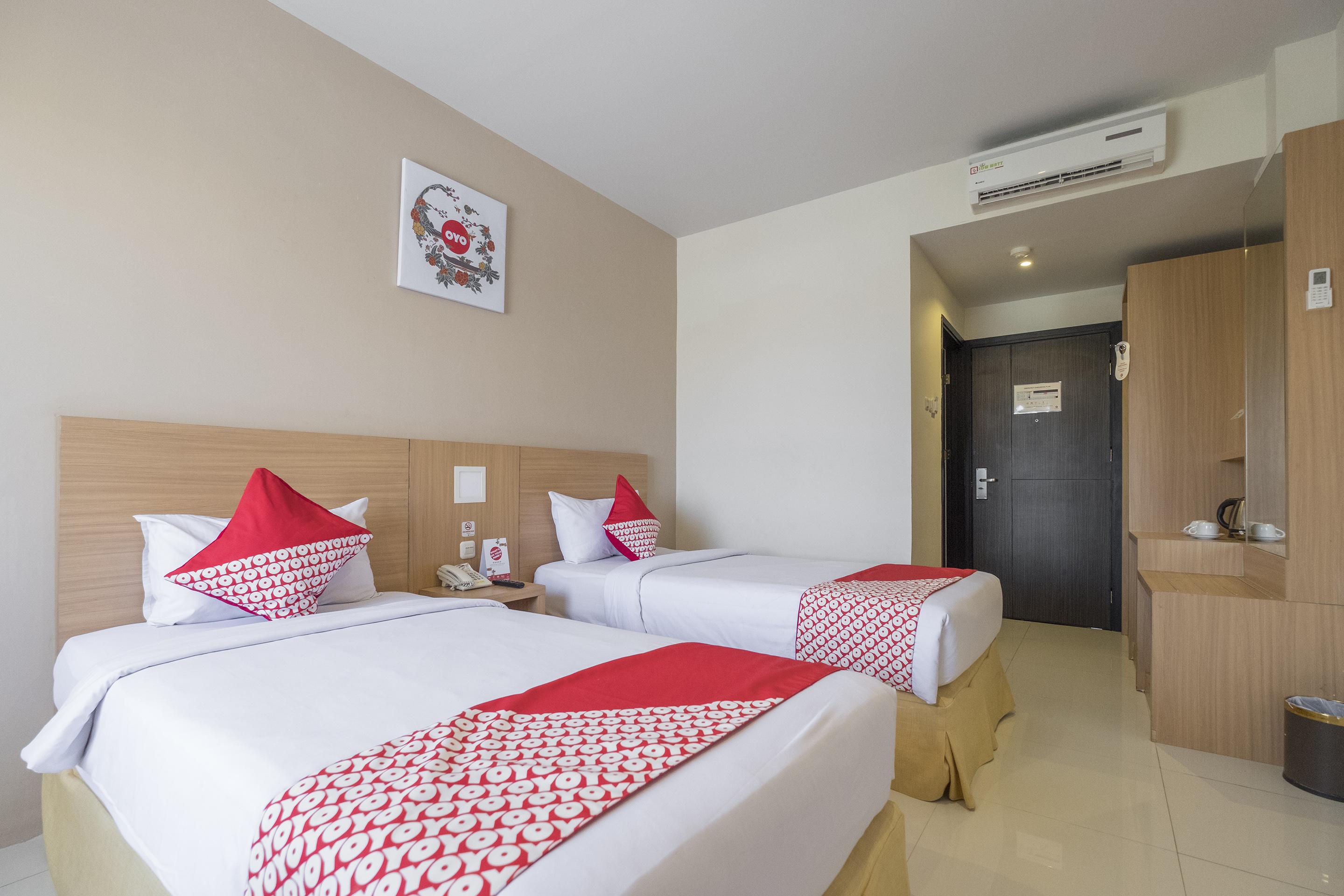 Collection O 1279 Hotel Grand Celino Makassar Exterior photo