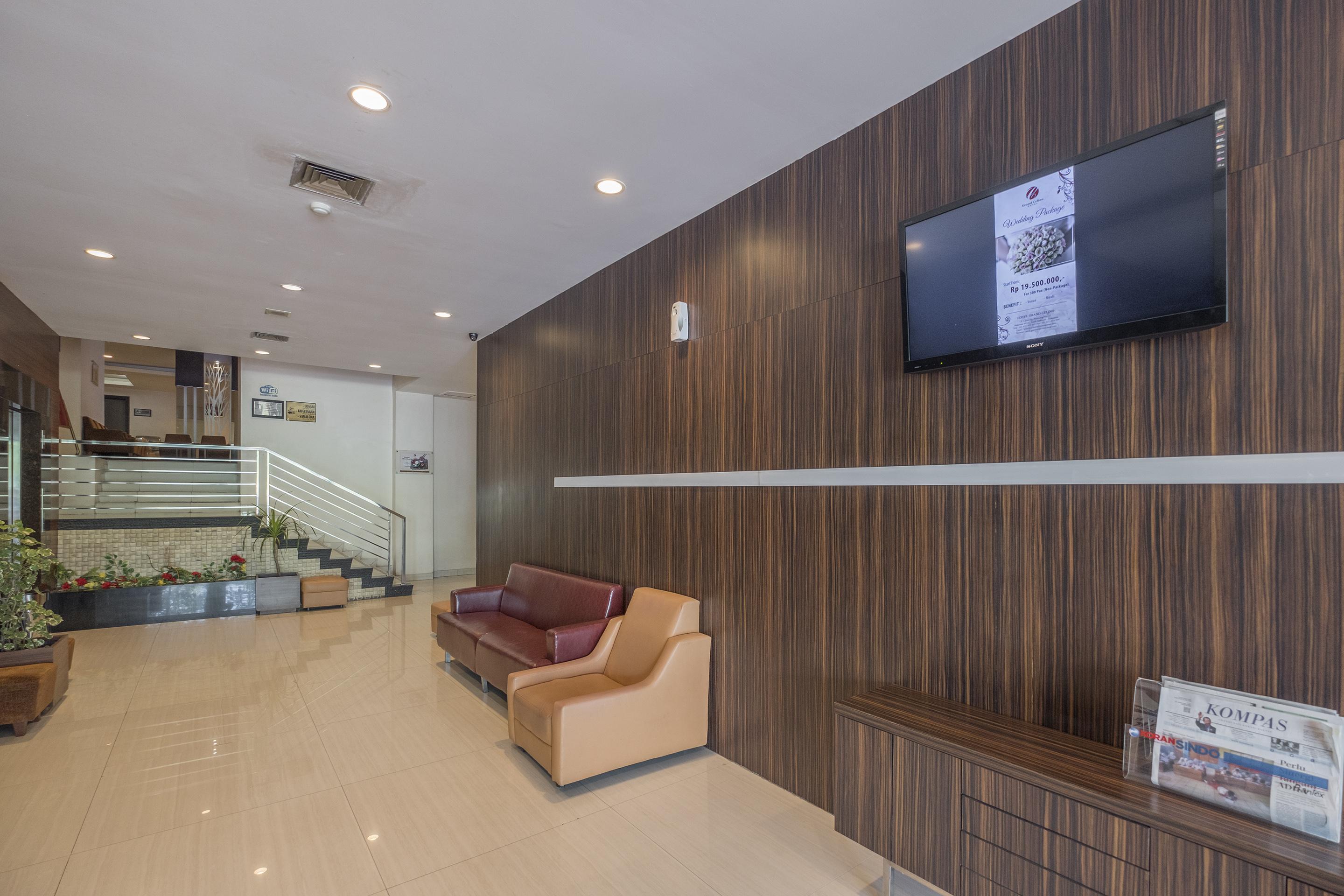 Collection O 1279 Hotel Grand Celino Makassar Exterior photo