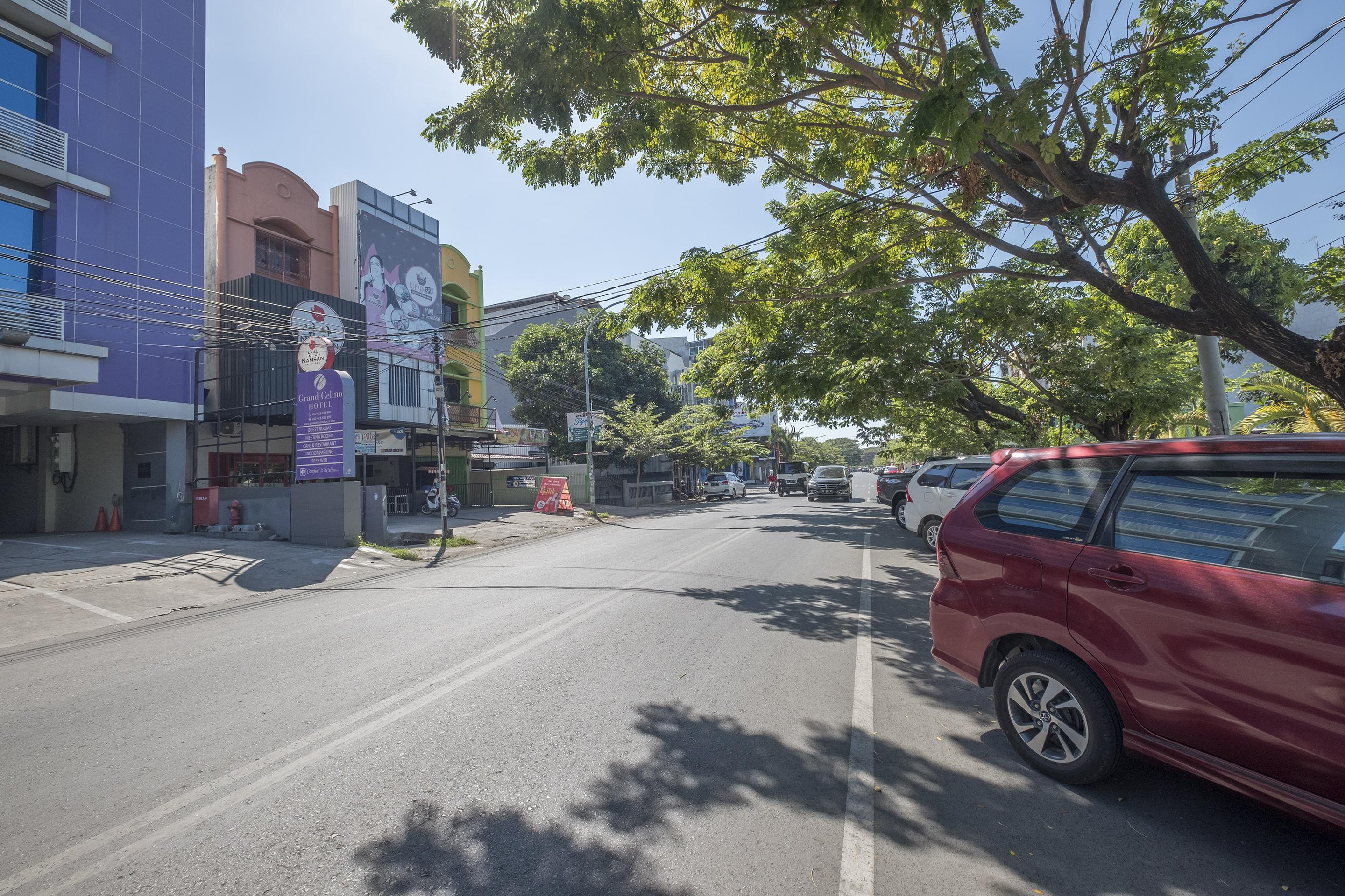 Collection O 1279 Hotel Grand Celino Makassar Exterior photo